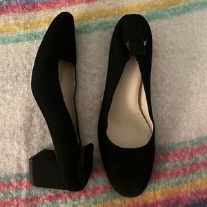 Everlane black suede pumps
